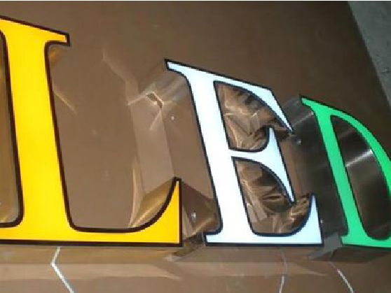自贡介绍LED招牌的基础知识。